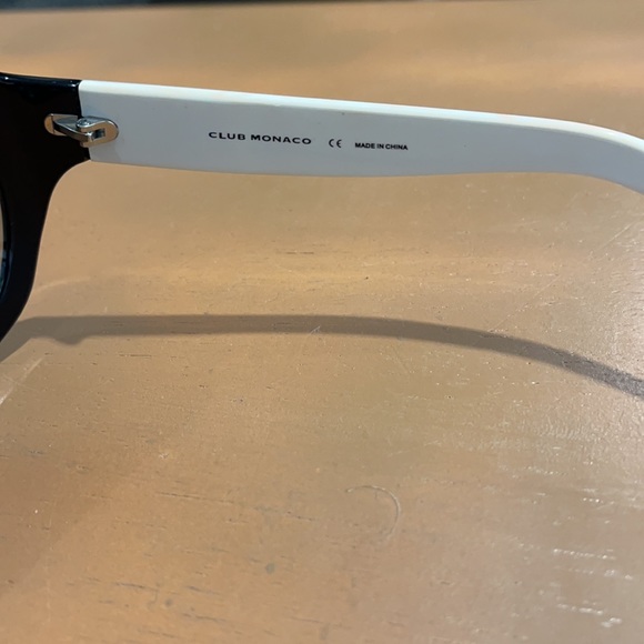 Club Monaco - Picture 4 of 7